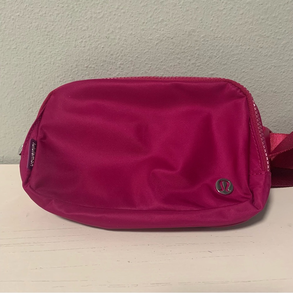 lululemon Everywhere Belt Bag